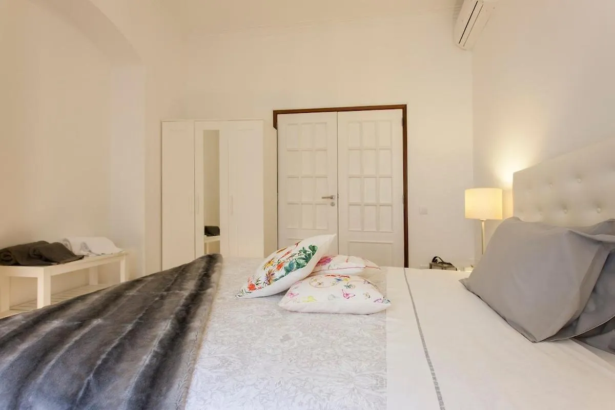 Gasthuis Ginjinha House - 4 Rooms - Bairro Alto - With Ac! Lissabon